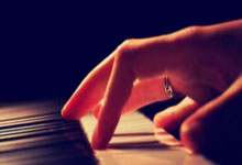 雷速直播- 西亚卡姆重返赛场，刷新纪录首场状态出色，日本队观众沸腾！赛场气氛高涨