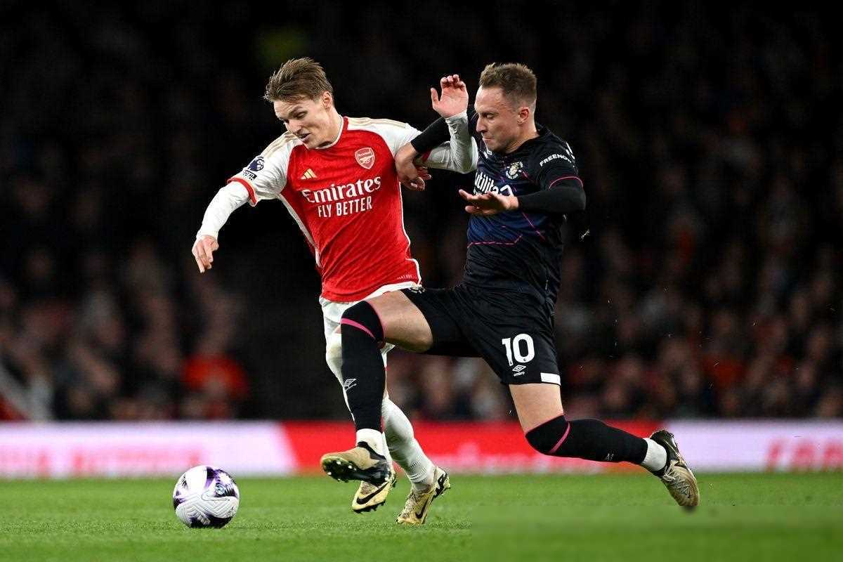  阿斯顿维拉窗口期回应争议；志在英超名次提升；信心回归；球探报告显示潜力