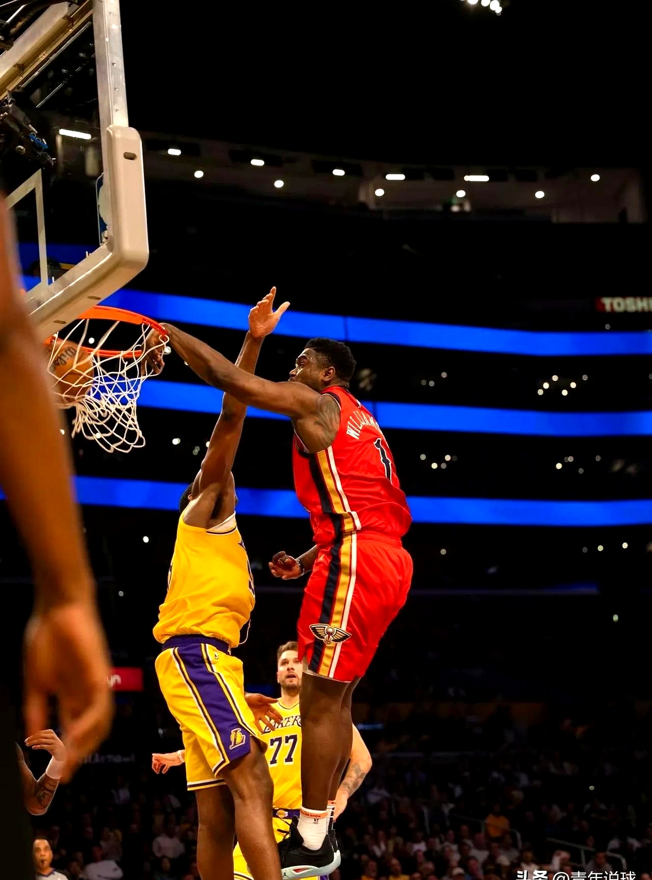 集结日NBA总决赛焦点战；芝加哥公牛外线爆发；球迷炸锅；临场指挥获称赞(激战30分钟视频观众口碑)