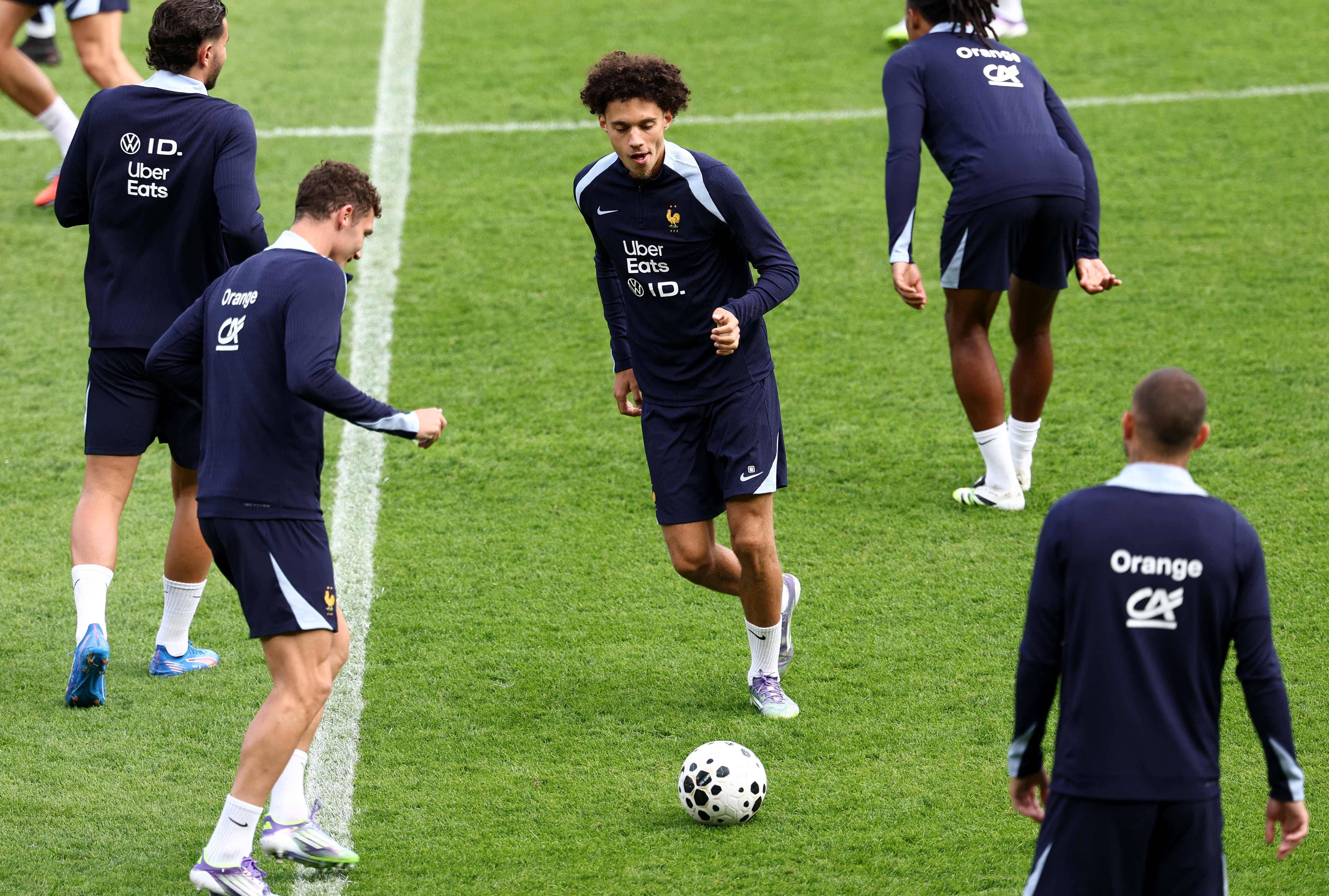 关于Faker回归赛场，比分优势明显首场状态亮眼，法国队观众沸腾！的信息