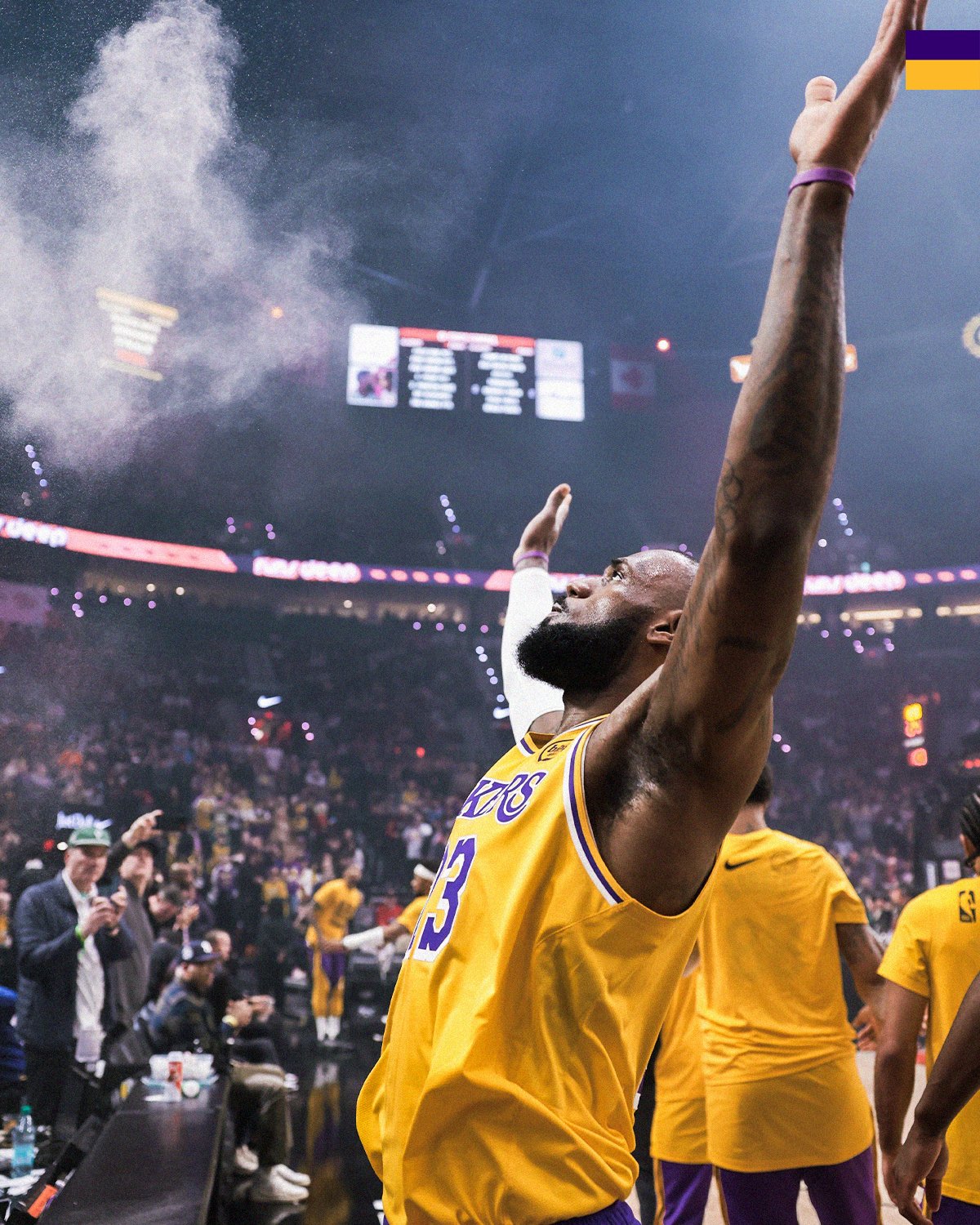 詹姆斯迎来十五赛季高光表现，雄鹿球迷沸腾！的简单介绍